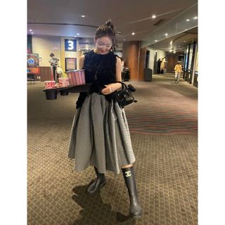 ザラ(ZARA)のHYEON ヘヨン　swan skirt gray フレアスカート　新品(ロングスカート)