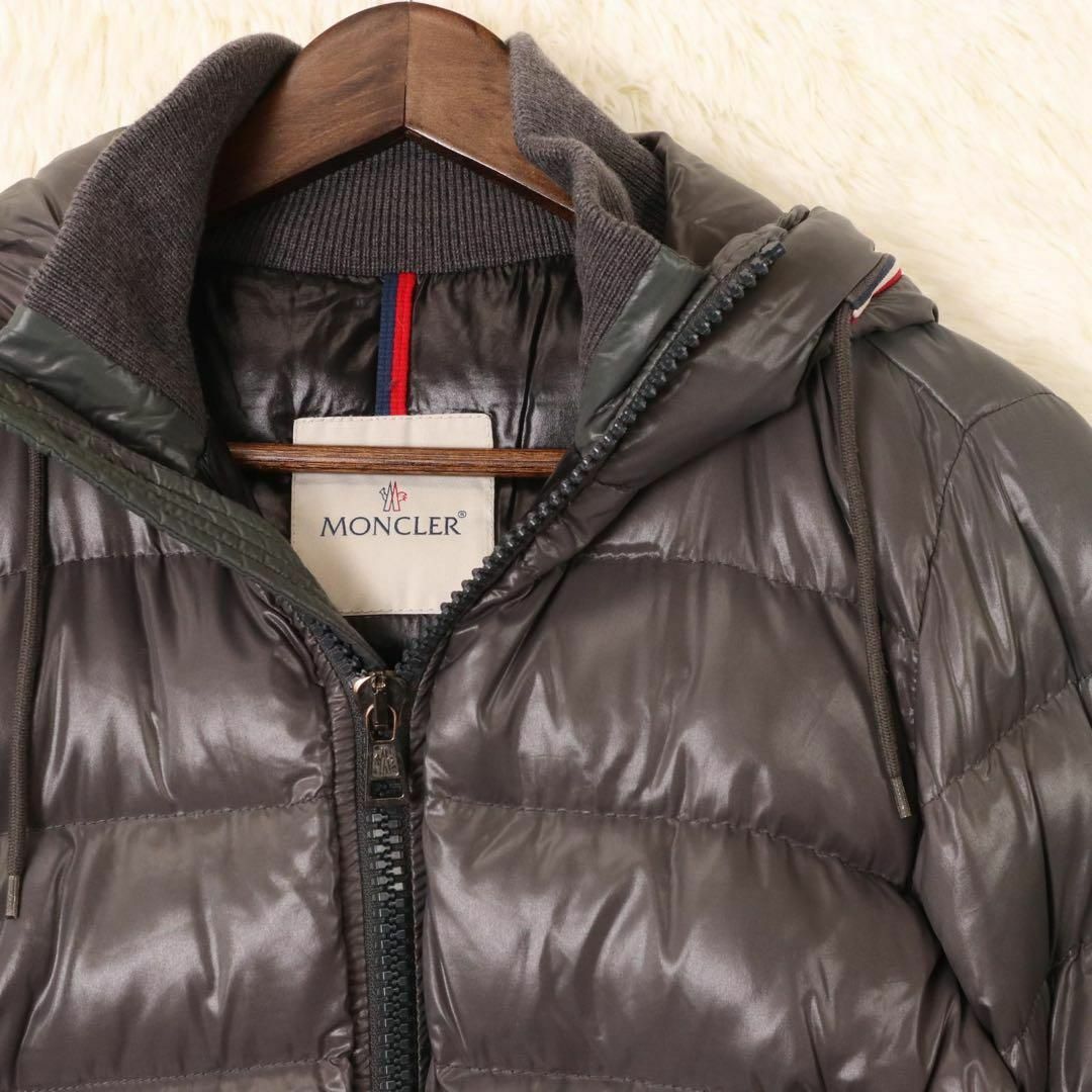 MONCLER(モンクレール)のモンクレール　AUBERT　オーベル　フード付き　ダウンジャケット　グレー系　０ メンズのジャケット/アウター(ダウンジャケット)の商品写真