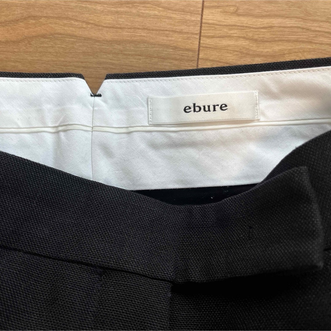 ebure(エブール)のebure  タック　テーパード　パンツ　リネン　ブラック　38 レディースのパンツ(カジュアルパンツ)の商品写真