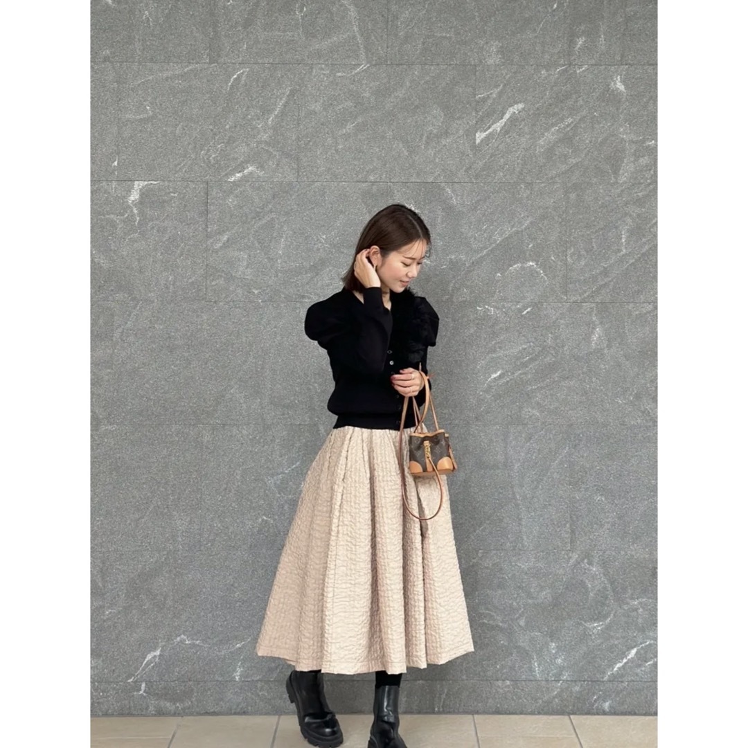 ZARA(ザラ)のHEYON swan skirt milk tea フレアスカート　新色　新品 レディースのスカート(ロングスカート)の商品写真