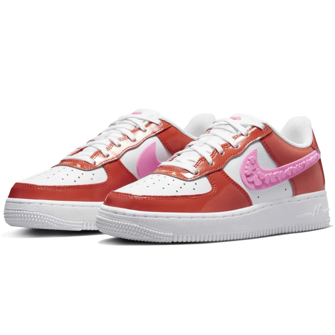 NIKE(ナイキ)のNIKE AIR FORCE1 LV8 1 GS 23cm  新品　匿名配送 キッズ/ベビー/マタニティのキッズ靴/シューズ(15cm~)(スニーカー)の商品写真