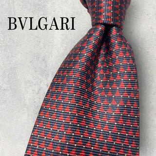 ブルガリ(BVLGARI)の美品 BVLGARI ブルガリ セッテピエゲ 三角 総柄 ネクタイ レッド 赤(ネクタイ)