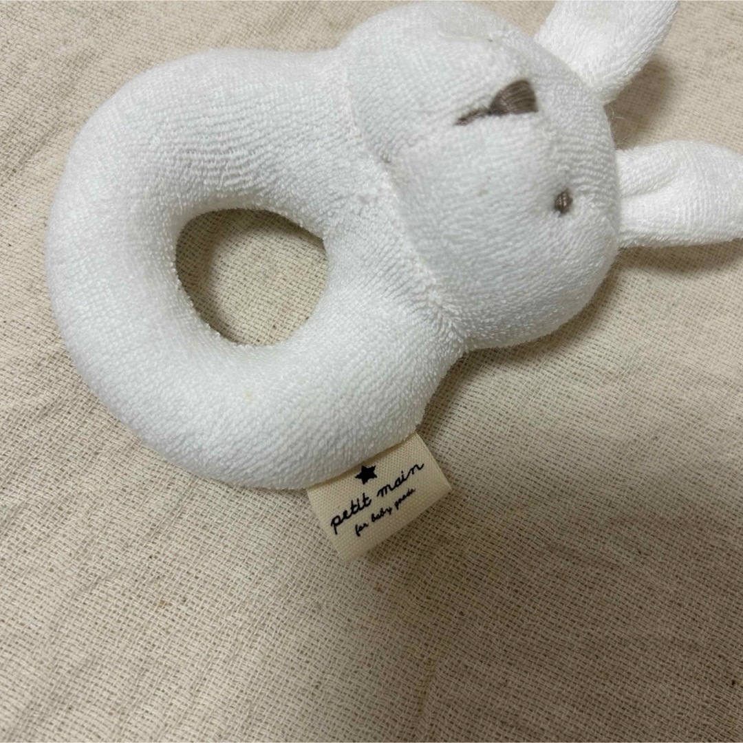 petit main(プティマイン)のうさぎ ラトル キッズ/ベビー/マタニティのおもちゃ(がらがら/ラトル)の商品写真