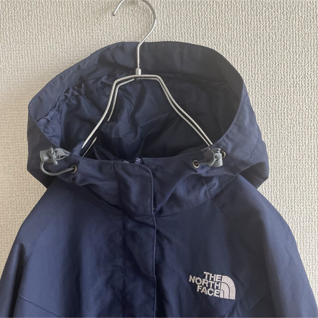 THE NORTH FACE(ザノースフェイス)のノースフェイス　マウンテンパーカー　ネイビー　レディースＬ レディースのジャケット/アウター(ナイロンジャケット)の商品写真