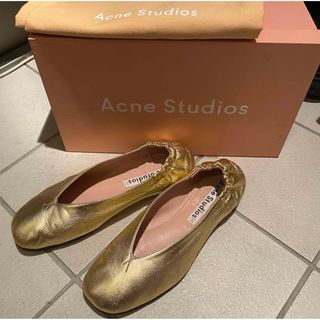 アクネストゥディオズ(Acne Studios)のacne studios ゴールド フラットシューズ パンプス バレエ 38 (バレエシューズ)