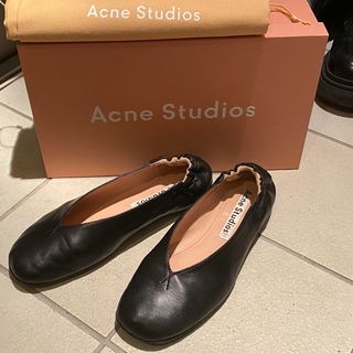 アクネストゥディオズ(Acne Studios)のacne studios ブラック フラットシューズ パンプス バレエ 38 (バレエシューズ)