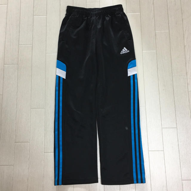 adidas(アディダス)のアディダス パンツ 140 キッズ/ベビー/マタニティのキッズ服男の子用(90cm~)(パンツ/スパッツ)の商品写真