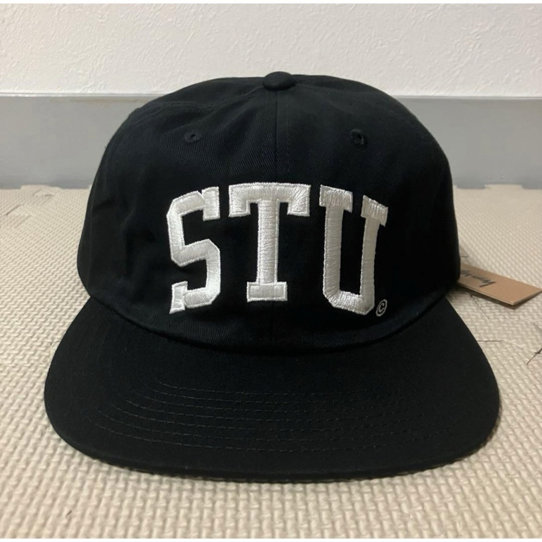 STUSSY(ステューシー)のStussy MID-DEPTH STU ARCH STRAPBACK Cap メンズの帽子(キャップ)の商品写真