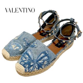 ヴァレンティノ(VALENTINO)のヴァレンティノ VALENTINO フラットシューズ スリッポン 靴 シューズ デニム ライトブルー ロックスタッズ バタフライ エスパドリーユ ストラップ(サンダル)