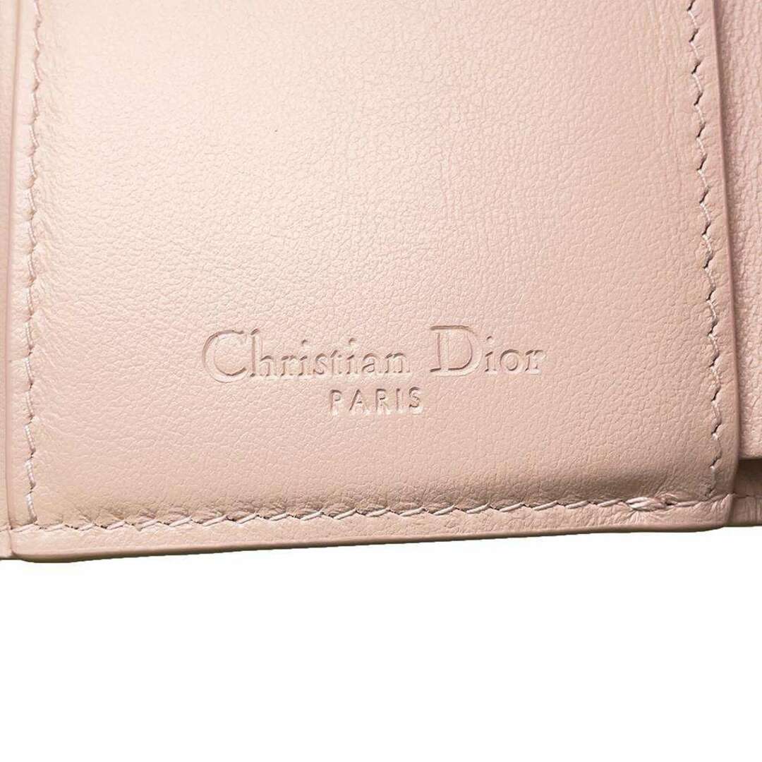 Dior(ディオール)のクリスチャン・ディオール 三つ折り財布 レディディオール ロータスウォレット カナージュ   S0181OVRB_M413 財布 日本限定 レディースのファッション小物(財布)の商品写真