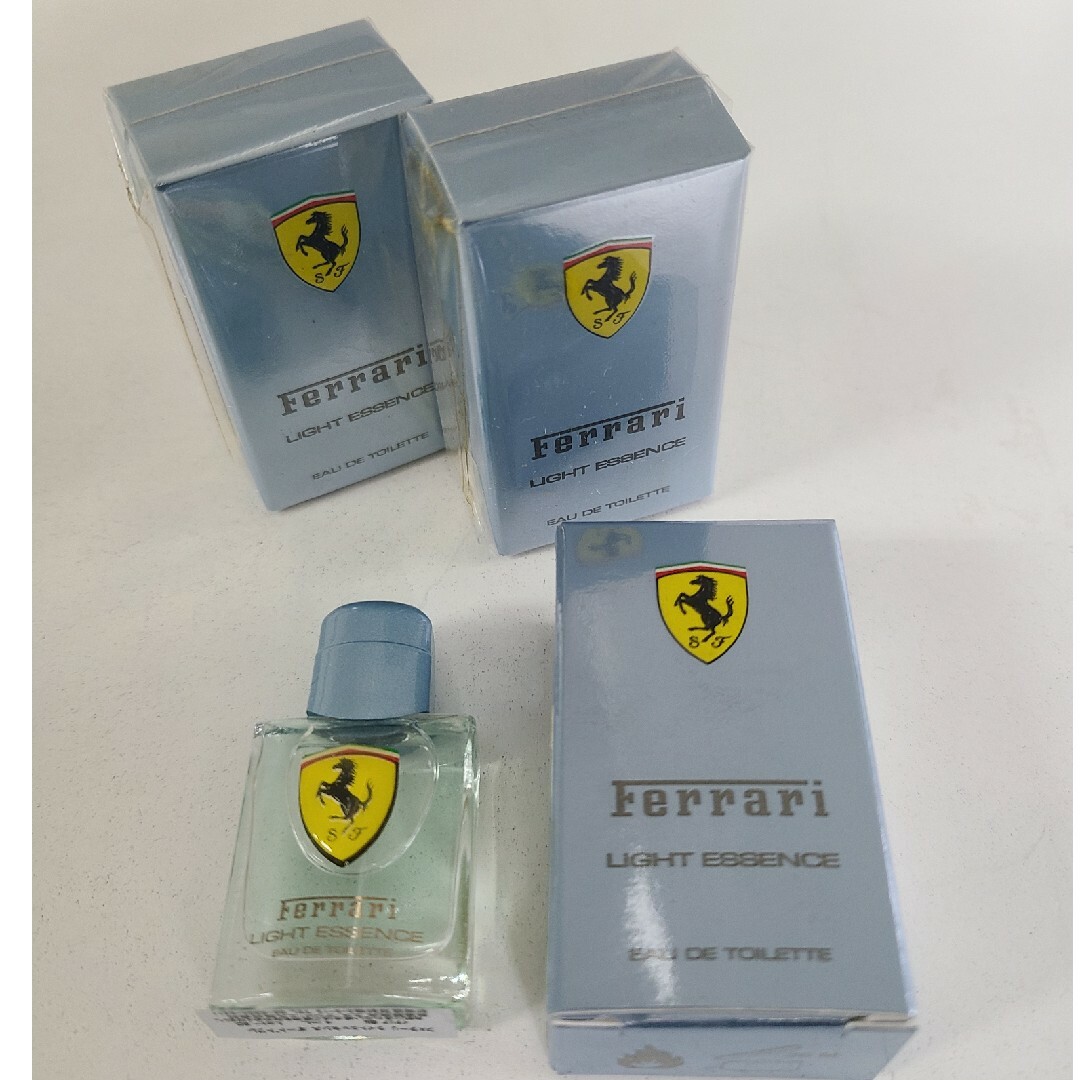 Ferrari(フェラーリ)の新品未使用フェラーリ　ライトエッセンス　3本セット コスメ/美容の香水(香水(男性用))の商品写真