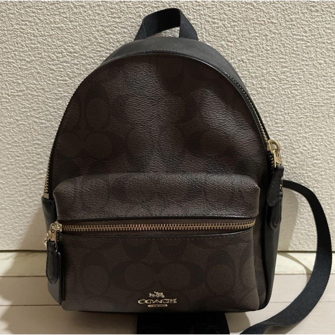 幸ちゃん様専用　coach リュック　シグネチャー美品 レディースのバッグ(リュック/バックパック)の商品写真