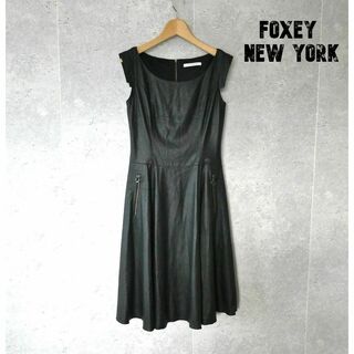 フォクシーニューヨーク(FOXEY NEW YORK)の美品 FOXEY NEW YORK フェイクレザー ノースリーブフレアワンピース(ひざ丈スカート)
