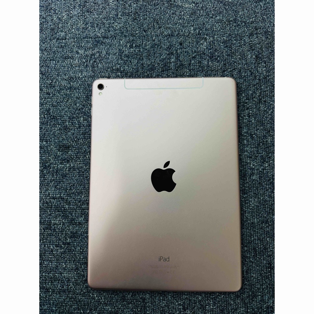 Apple(アップル)のiPad Pro 9.7インチ Wi-Fi +Cellular  32Gローズ スマホ/家電/カメラのPC/タブレット(タブレット)の商品写真