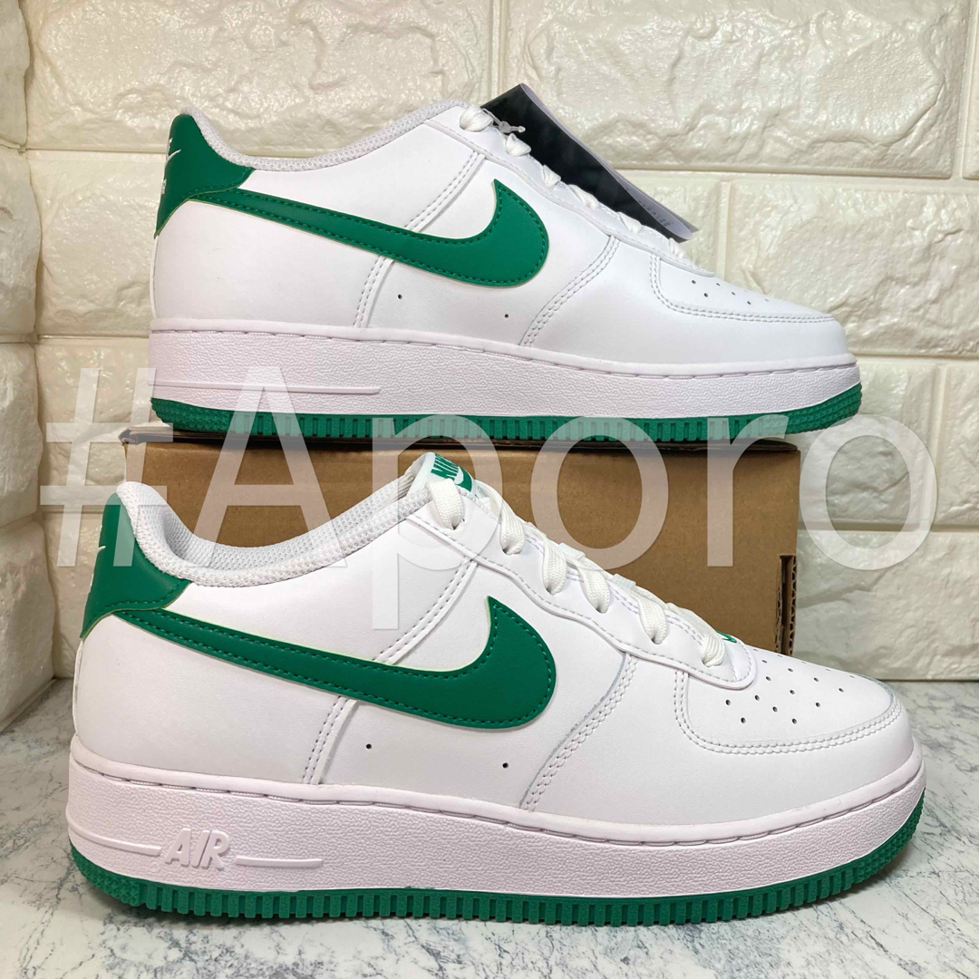 NIKE(ナイキ)のNIKE ナイキ AIR FORCE 1 エアフォース1 グリーン 白 24.5 レディースの靴/シューズ(スニーカー)の商品写真