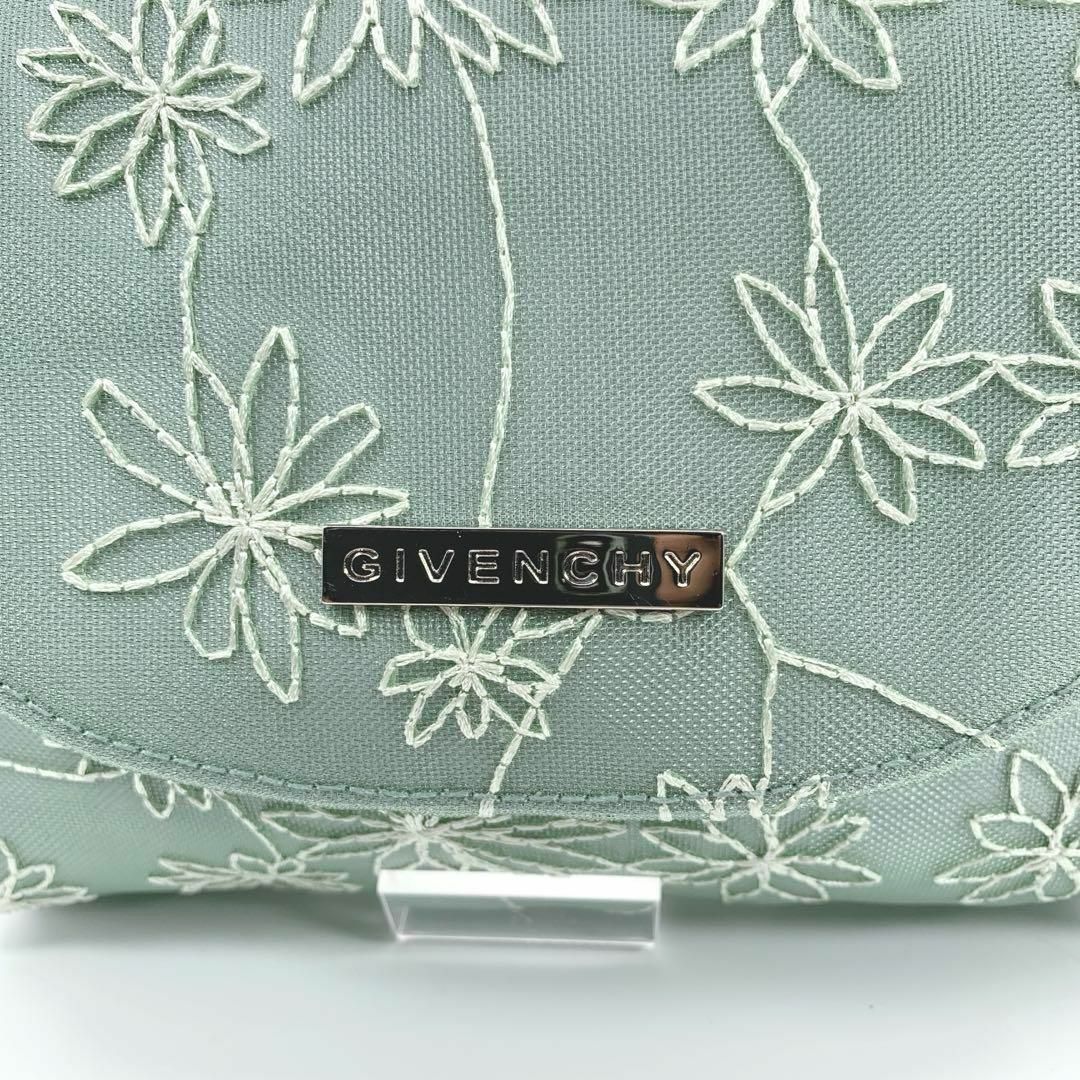 GIVENCHY(ジバンシィ)の【極美品】GIVENCHY　ジバンシー　花柄　メイクポーチ　薄い　グリーン レディースのバッグ(その他)の商品写真