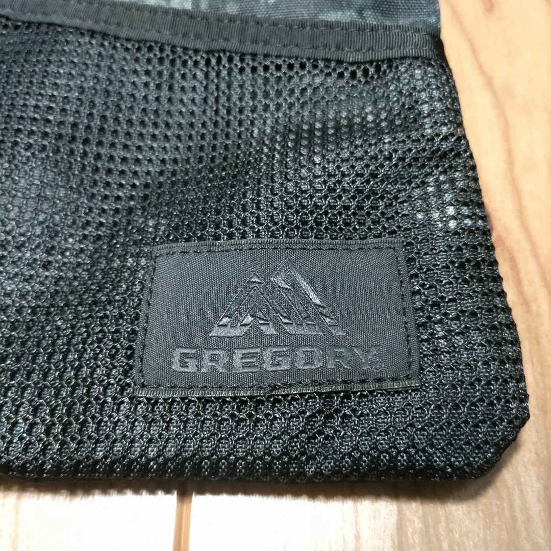 Gregory(グレゴリー)の【限定カラー】GREGORY クラシック サコッシュ ブラックタペストリー 新品 メンズのバッグ(ショルダーバッグ)の商品写真