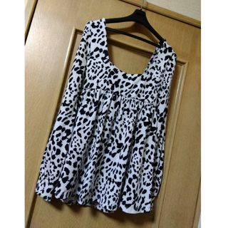 美品♡豹柄チュニック　カットソー　ヒョウ柄白✕黒　Ｍ(チュニック)