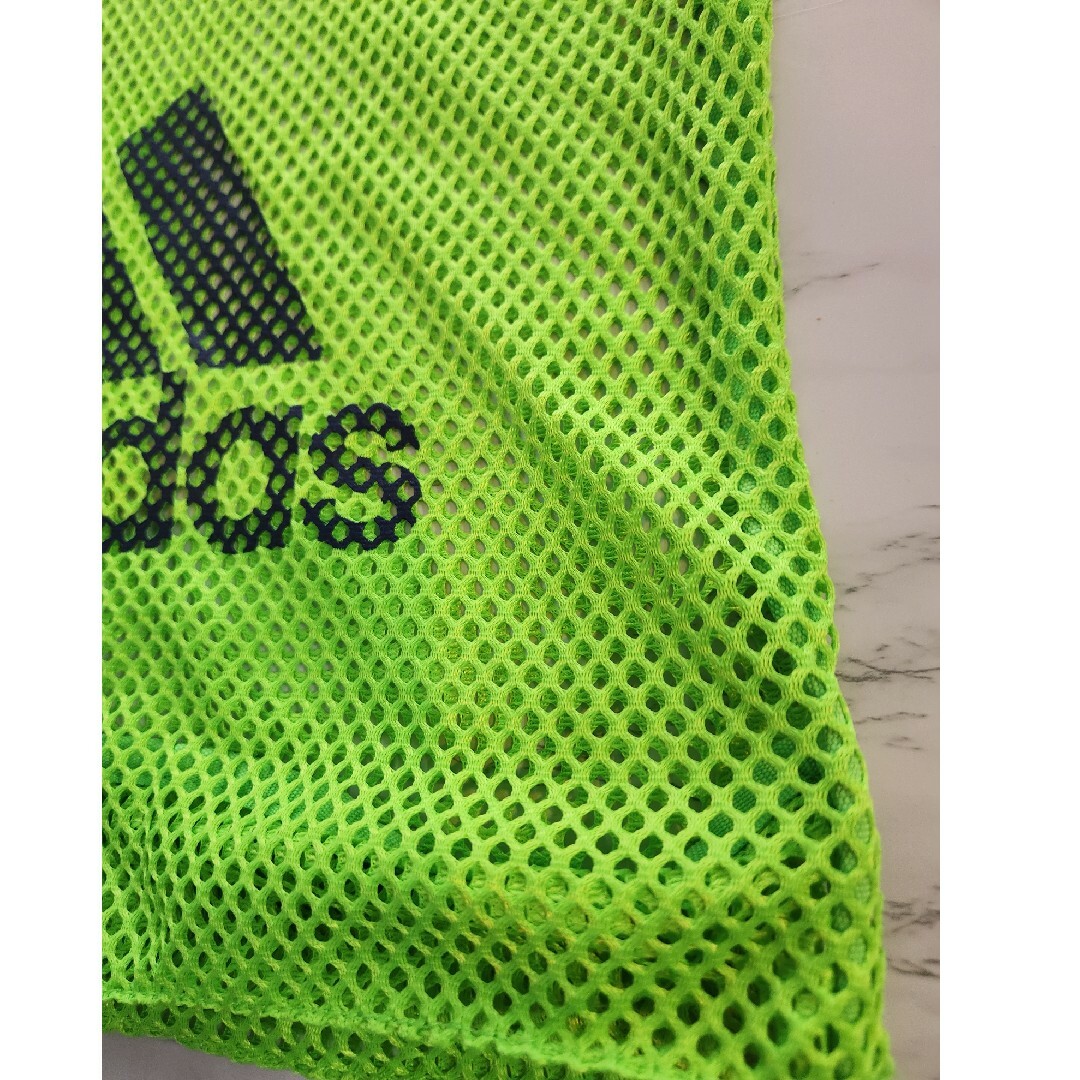 adidas(アディダス)のadidasメッシュ蛍光グリーン　ショルダーバッグ メンズのバッグ(ショルダーバッグ)の商品写真