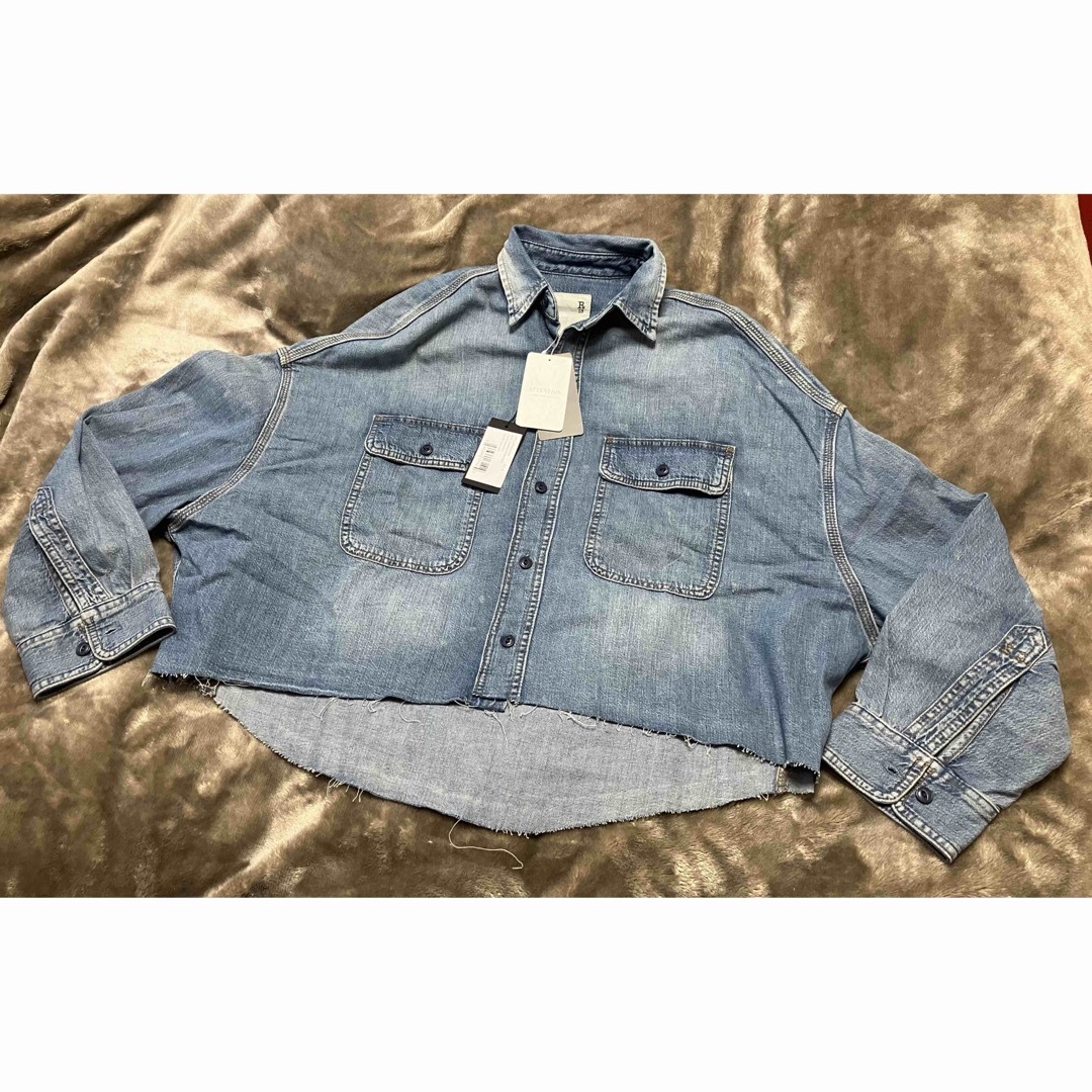 L'Appartement DEUXIEME CLASSE(アパルトモンドゥーズィエムクラス)のアパルトモン◆R13◆アールサーティーン◆CROPPED DENIM SHIRT レディースのトップス(シャツ/ブラウス(長袖/七分))の商品写真