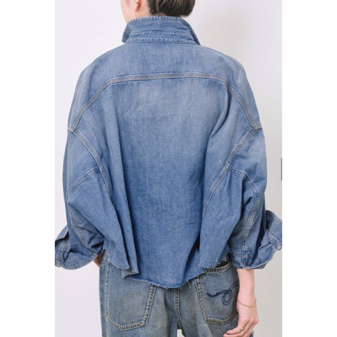 L'Appartement DEUXIEME CLASSE(アパルトモンドゥーズィエムクラス)のアパルトモン◆R13◆アールサーティーン◆CROPPED DENIM SHIRT レディースのトップス(シャツ/ブラウス(長袖/七分))の商品写真