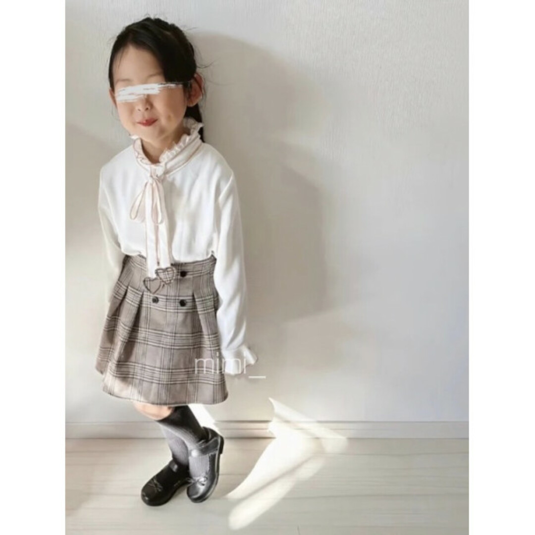 ハート リボンシャツ チェックスカートセット 110 キッズ フォーマル 人気  キッズ/ベビー/マタニティのキッズ服女の子用(90cm~)(ドレス/フォーマル)の商品写真