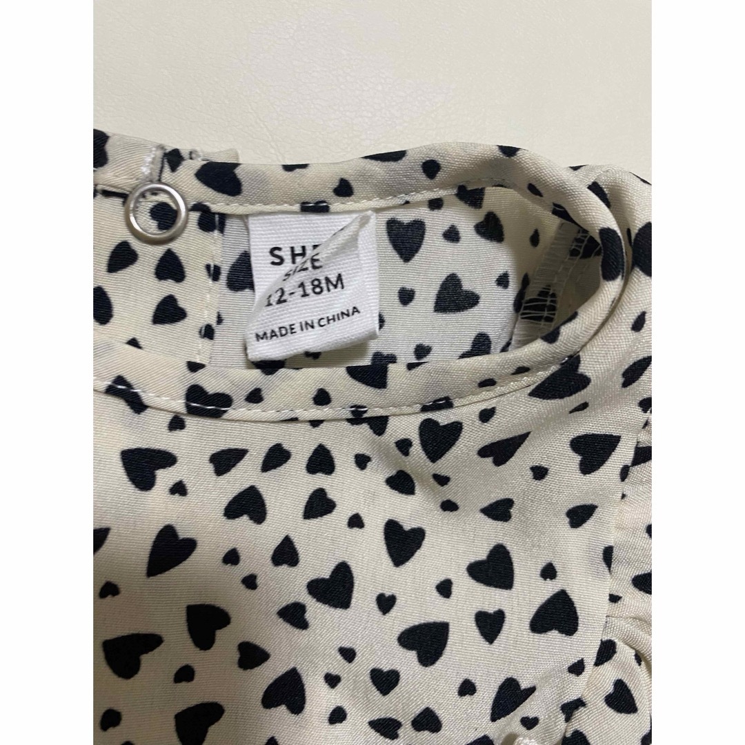 SHEIN ♡柄ブラウス　ノースリーブ キッズ/ベビー/マタニティのベビー服(~85cm)(シャツ/カットソー)の商品写真