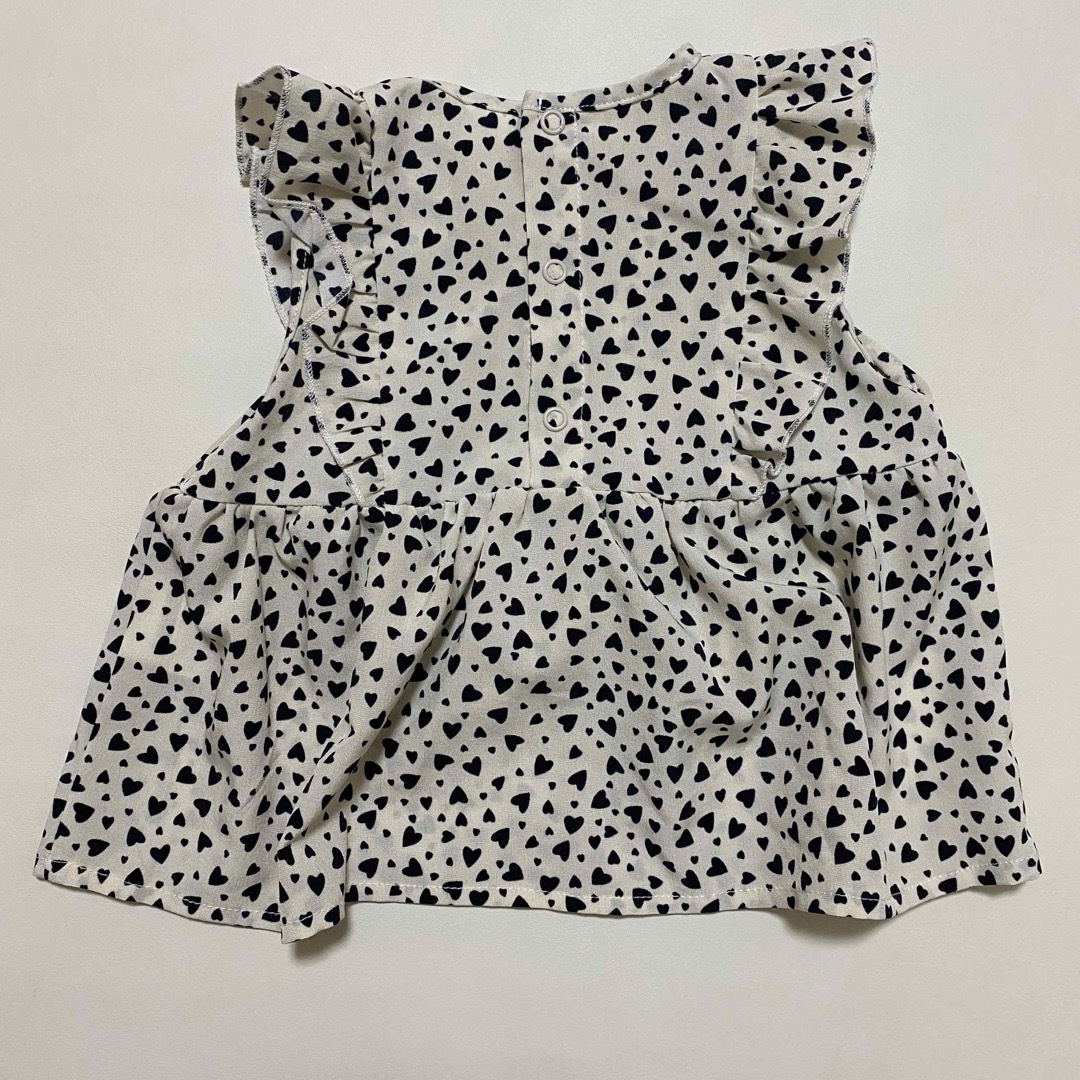 SHEIN ♡柄ブラウス　ノースリーブ キッズ/ベビー/マタニティのベビー服(~85cm)(シャツ/カットソー)の商品写真