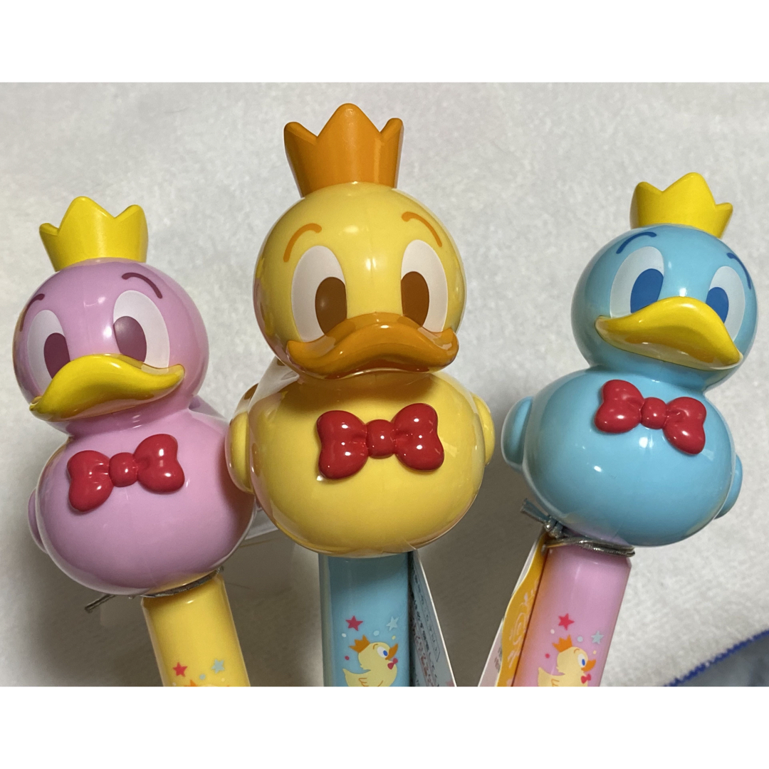 Disney(ディズニー)のドナルド バッグチャーム&グワグワスティックコンプリートセット エンタメ/ホビーのおもちゃ/ぬいぐるみ(キャラクターグッズ)の商品写真