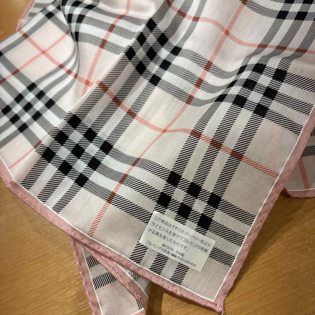 BURBERRY(バーバリー)のバーバリーハンカチノバチェックピンク レディースのファッション小物(ハンカチ)の商品写真