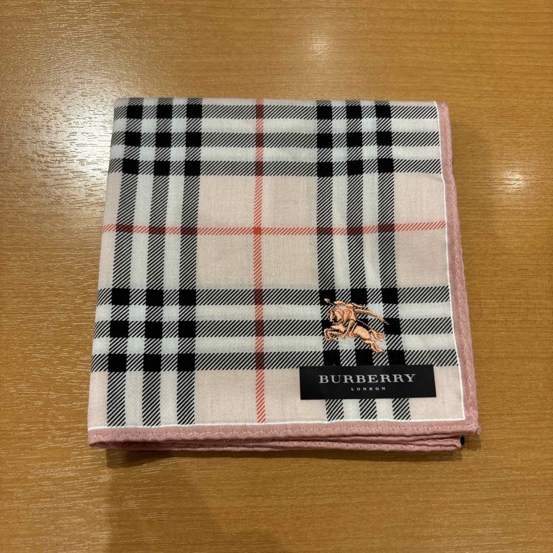 BURBERRY(バーバリー)のバーバリーハンカチノバチェックピンク レディースのファッション小物(ハンカチ)の商品写真