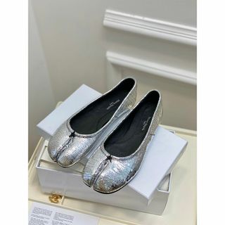 マルタンマルジェラ(Maison Martin Margiela)のMaison Margiela シルバー 足袋 37(バレエシューズ)