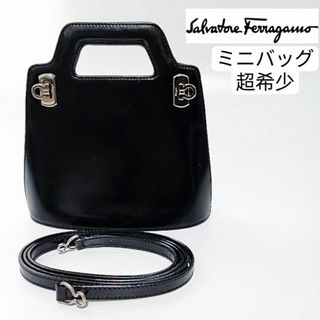 サルヴァトーレフェラガモ(Salvatore Ferragamo)の超希少　サルヴァトーレフェラガモ　ミニ　ショルダー　ハンドバッグ　エナメル(ショルダーバッグ)