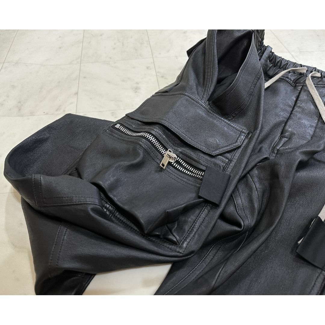 Rick Owens(リックオウエンス)のリックオウエンス 【RU01C4396-LS】23S  マストドン レザーカーゴ メンズのパンツ(ワークパンツ/カーゴパンツ)の商品写真