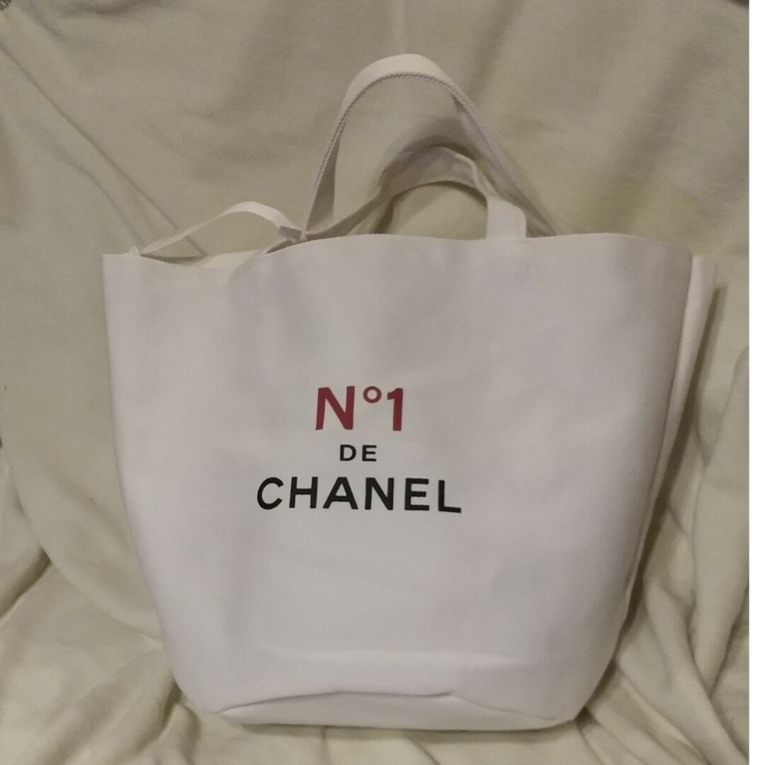 【新品】シャネル CHANEL トートバッグ ホワイト 白 ノベルティ シャネル ノベルティトートバッグ CHANEL 白 新品未使用品