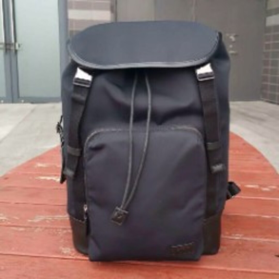 TUMI(トゥミ)のTUMI Harrisonランダル フラップ付リュック バックパック66022黒 メンズのバッグ(バッグパック/リュック)の商品写真