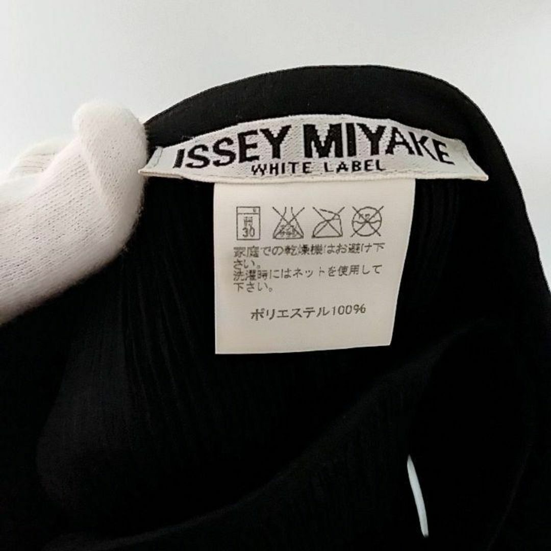 PLEATS PLEASE ISSEY MIYAKE(プリーツプリーズイッセイミヤケ)の美品　プリーツプリーズ　レイヤードパンツ　ブラック　日本製　スカート・パンツ レディースのパンツ(その他)の商品写真