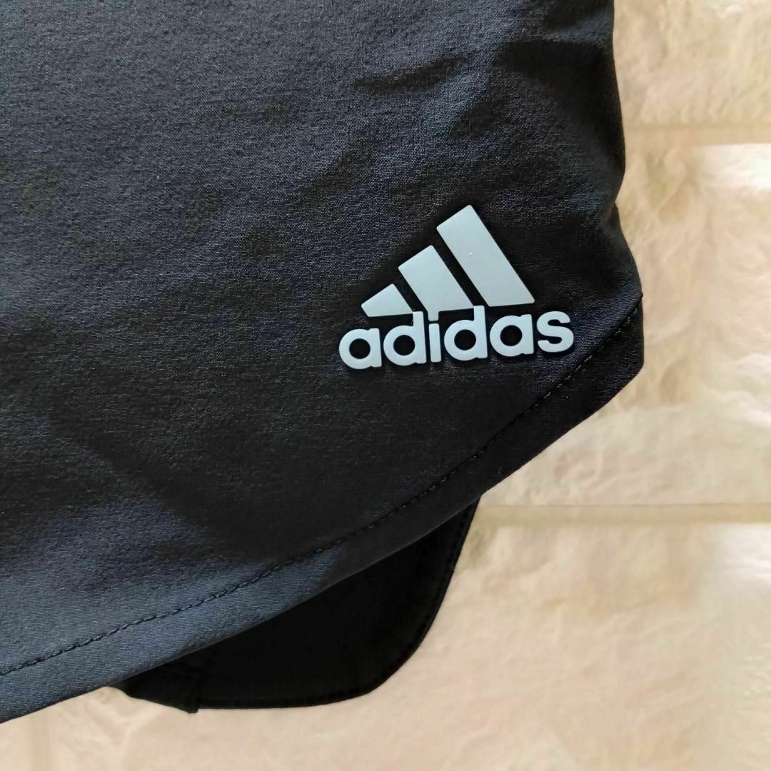 adidas(アディダス)の【新品】adidas 　スリーストライプスサイドスリットスカート　黒　O（XL） スポーツ/アウトドアのゴルフ(ウエア)の商品写真