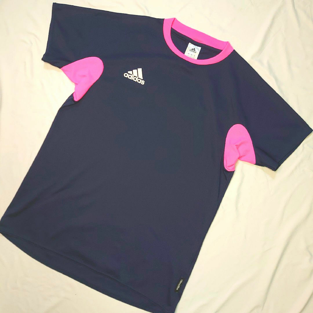 adidas(アディダス)のadidas freefootballシャツ ブラック×ピンク Sサイズ スポーツ/アウトドアのサッカー/フットサル(ウェア)の商品写真