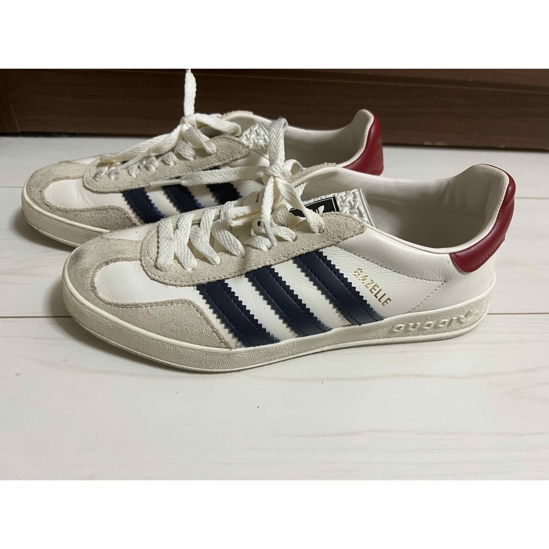 Gucci(グッチ)のGUCCI × adidas  GAZELLE 22.5cm レディースの靴/シューズ(スニーカー)の商品写真