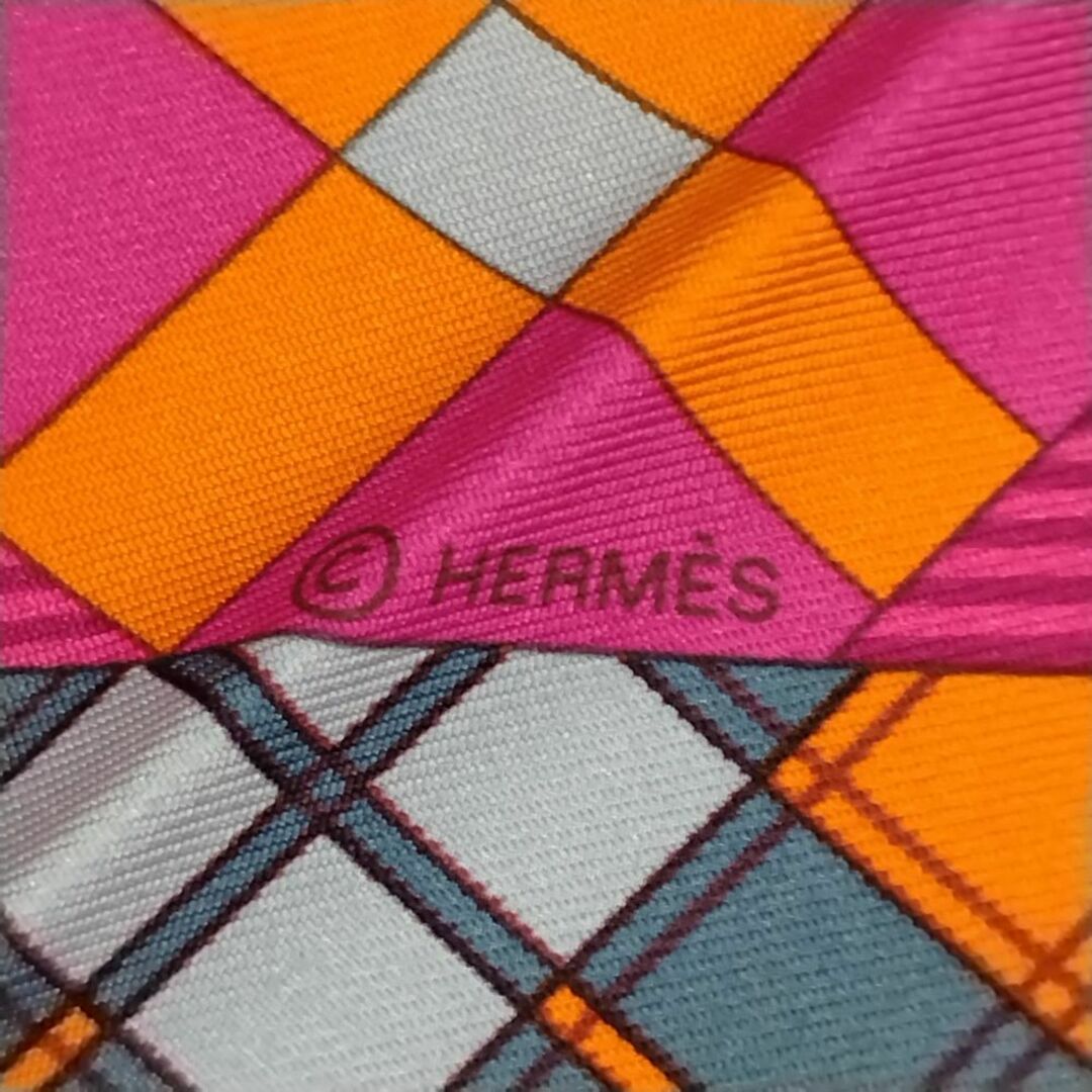 Hermes(エルメス)のHERMES エルメス シルク スカーフ カレ90 EX LIBRIS A CARREAUX エクスリブリス チェック オレンジ×ピンク 正規品 / 34048 レディースのファッション小物(バンダナ/スカーフ)の商品写真