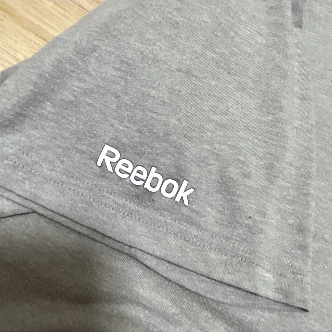 Reebok(リーボック)のReebok　Tシャツ　XL　グレー　プリント　ロゴ　ポリエステル　スポーツ メンズのトップス(Tシャツ/カットソー(半袖/袖なし))の商品写真