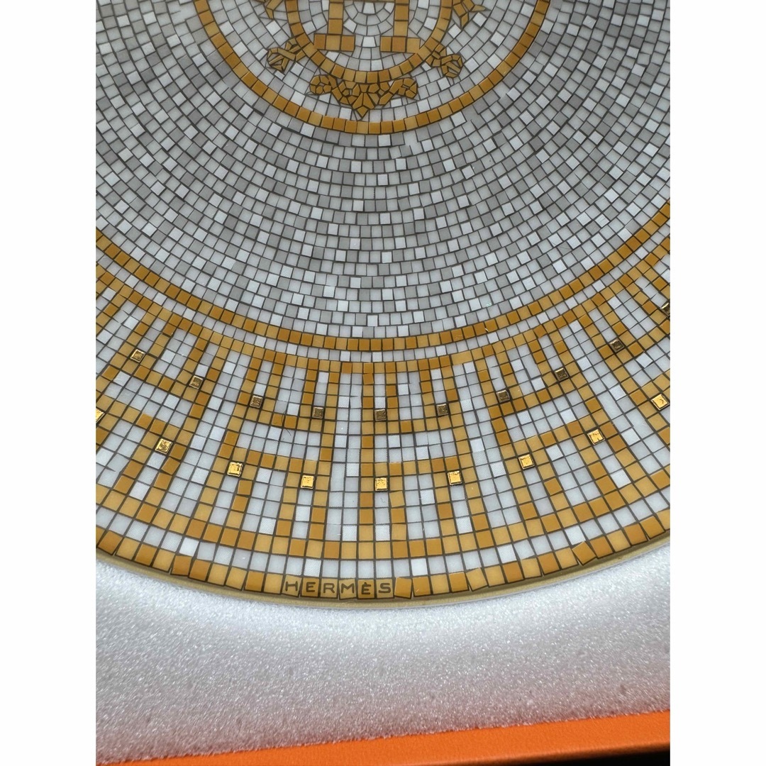HERMES - エルメス お皿2枚セット 〈モザイク 24〉ゴールドの HERMES - エルメス お皿2枚セット 〈モザイク 24〉ゴールドの