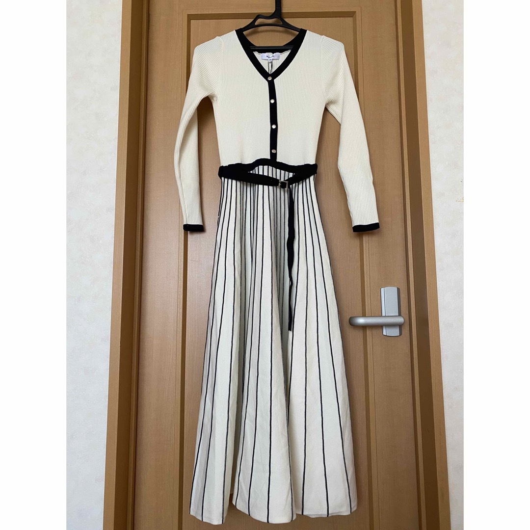 新品未使用💖マイストラーダ 配色ニットワンピース ライトベージュ 新品未使用💖マイストラーダ 配色ニットワンピース ライトベージュ