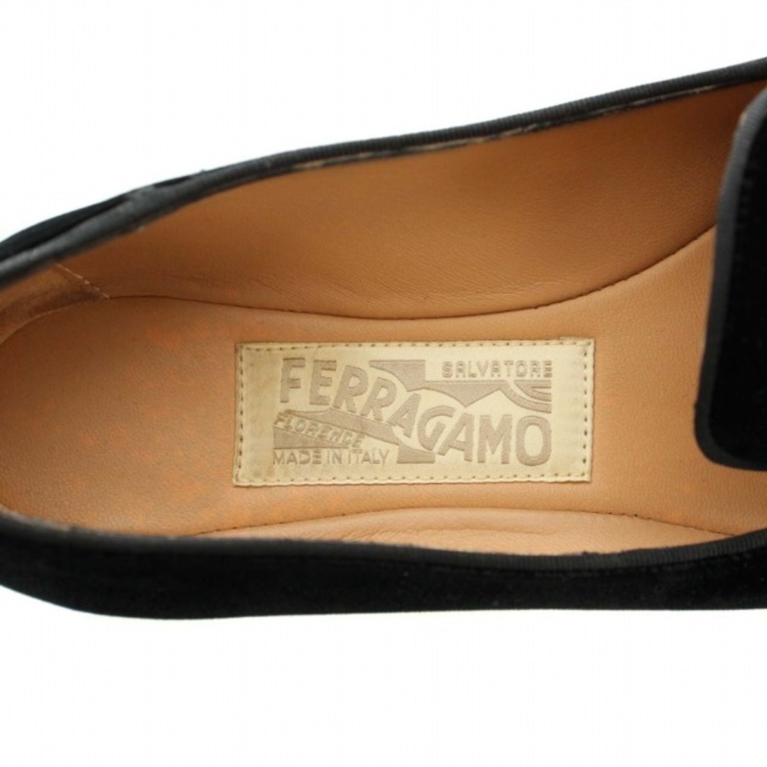 Salvatore Ferragamo(サルヴァトーレフェラガモ)のサルヴァトーレフェラガモ パンプス アーモンドトゥ ローヒール ヴァラ ベロア レディースの靴/シューズ(ハイヒール/パンプス)の商品写真