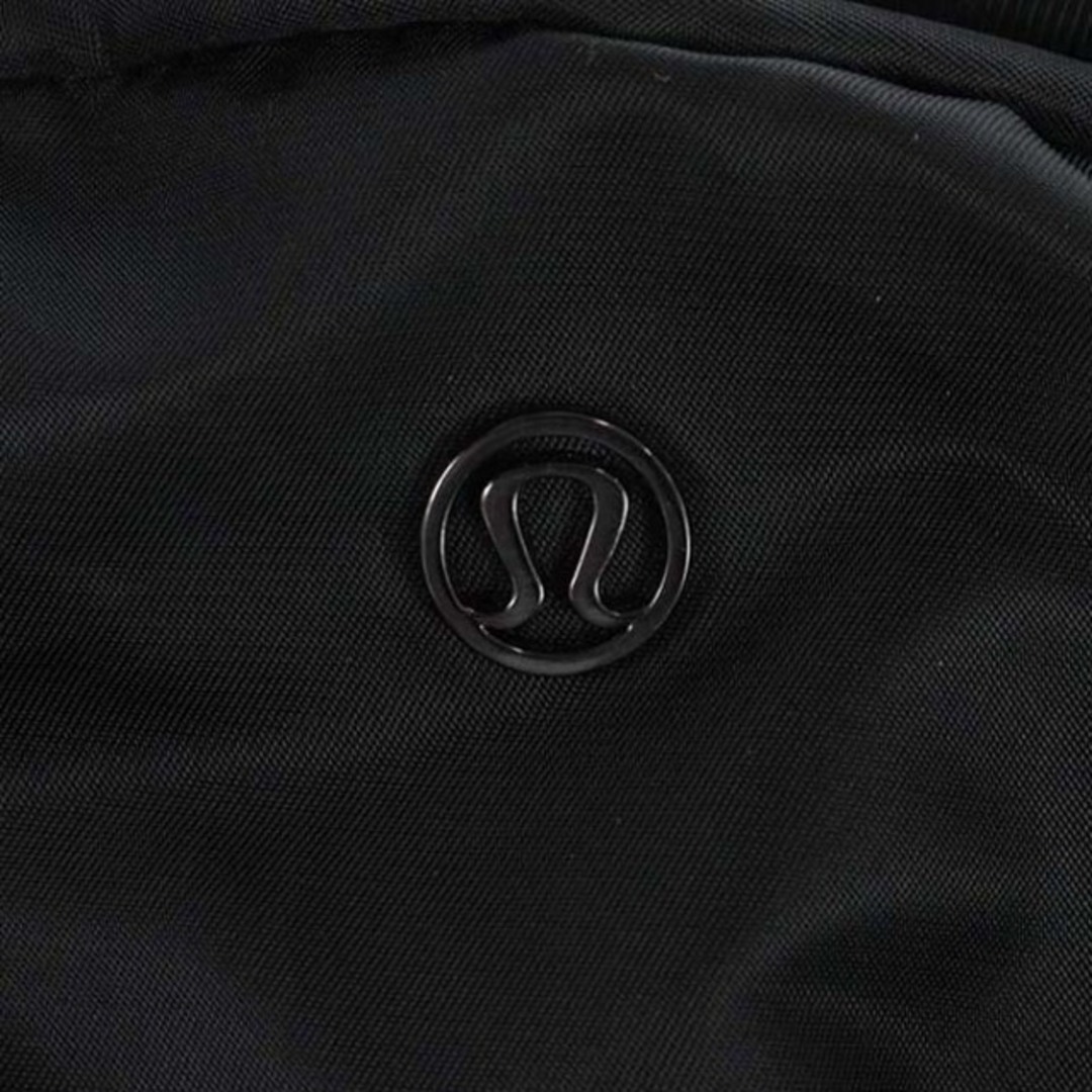 lululemon(ルルレモン)のルルレモン リュックサック デイパック ナイロン レースアップ 黒 レディースのバッグ(リュック/バックパック)の商品写真