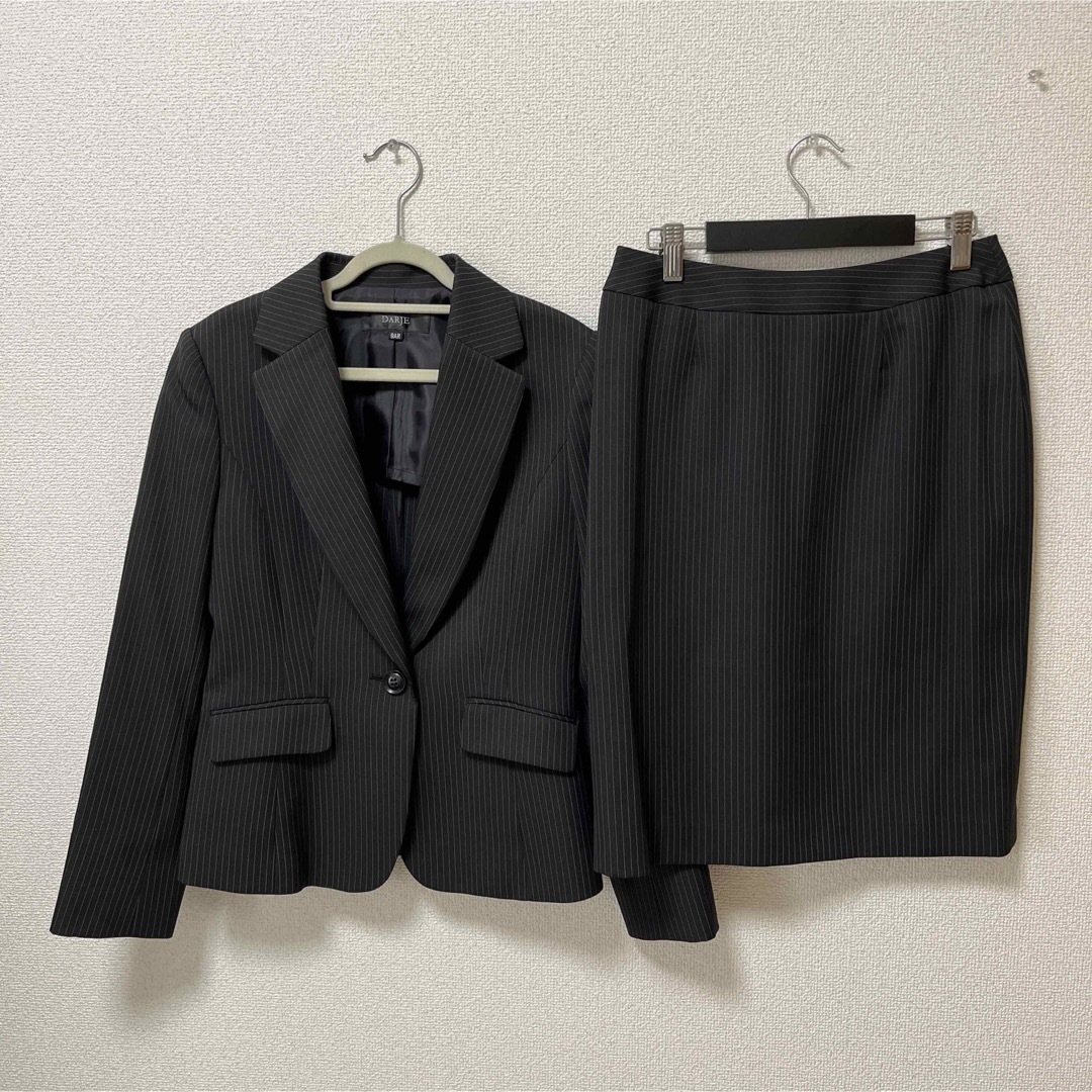 最終値下げ　新品 DARJE   スカートスーツ レディースのフォーマル/ドレス(スーツ)の商品写真