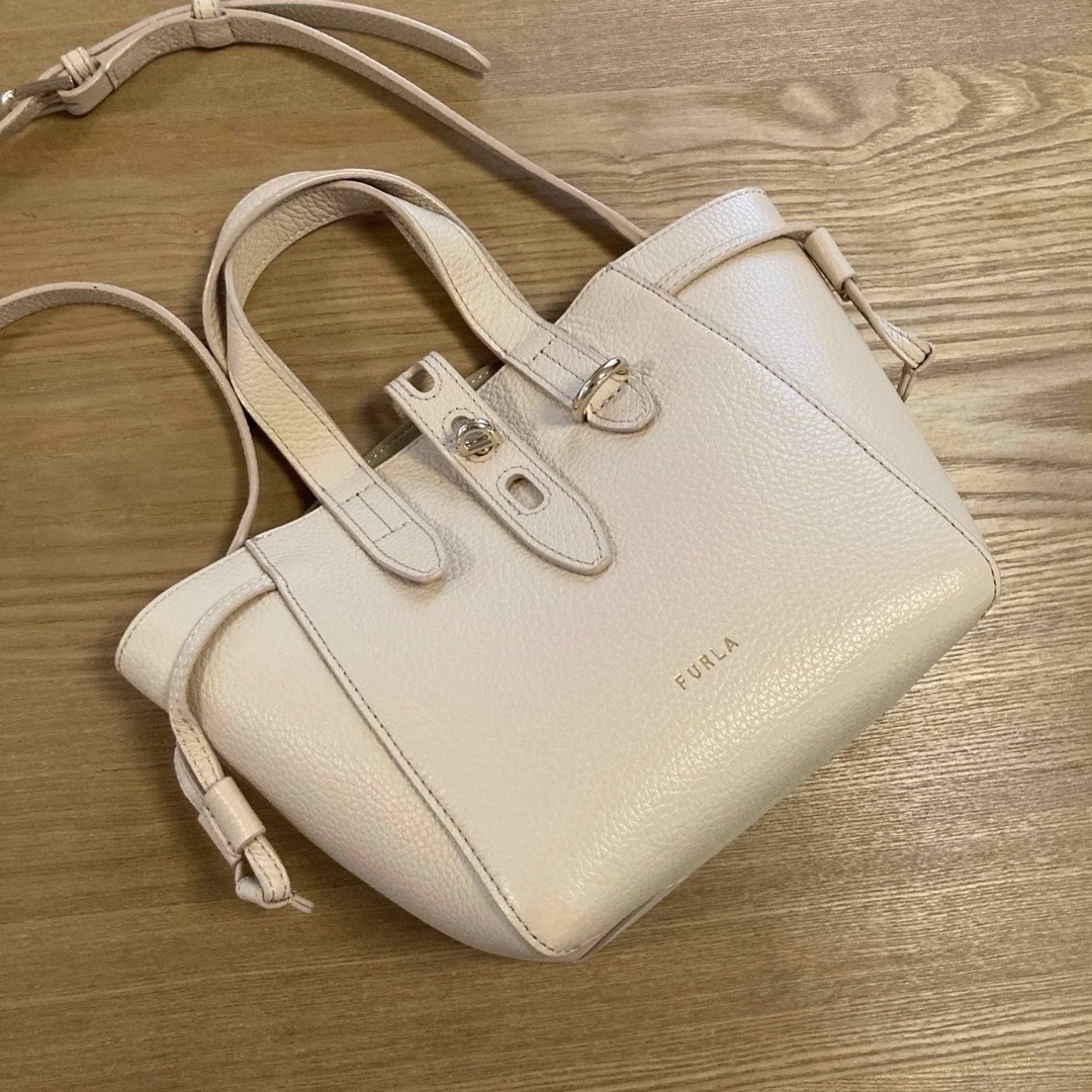 Furla(フルラ)の新品同様♡フルラ♡フルラネット♡ショルダーバッグ♡クロスボディ♡ベージュ系 レディースのバッグ(ショルダーバッグ)の商品写真