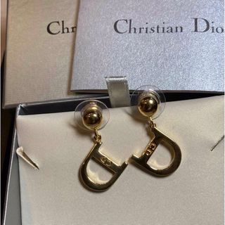 Dior ゴールドピアス