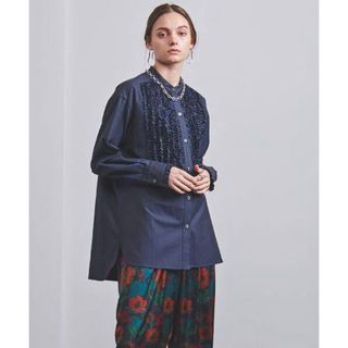 ユナイテッドアローズ(UNITED ARROWS)の美品／UNITED ARROWS　フリル　スタンドカラーシャツ　ネイビー(シャツ/ブラウス(長袖/七分))